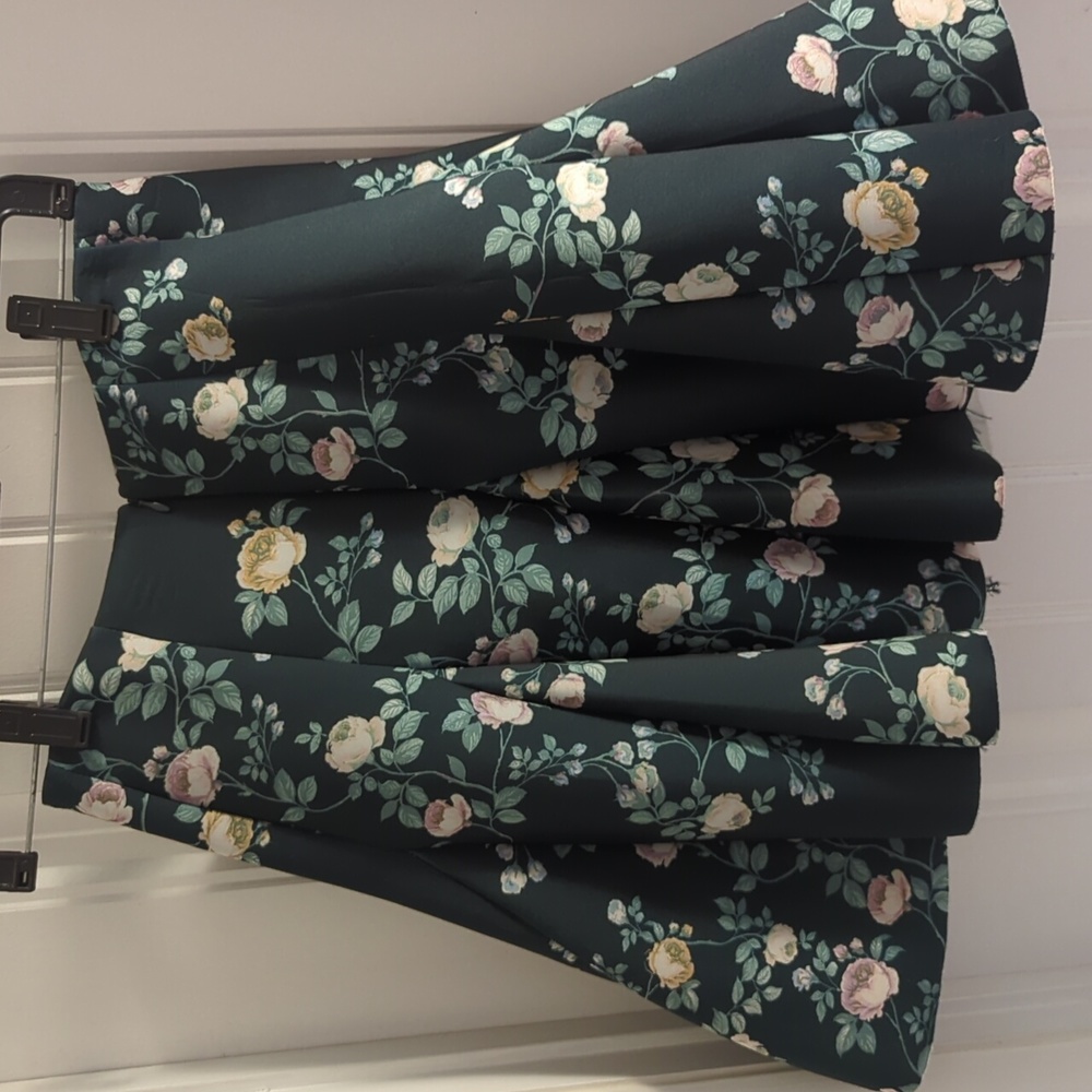 Lauren Conrad pleated garden skirt - Picture 5 of 11